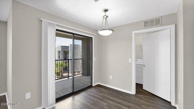 Photo - 5611 S 32nd St Unidad 2