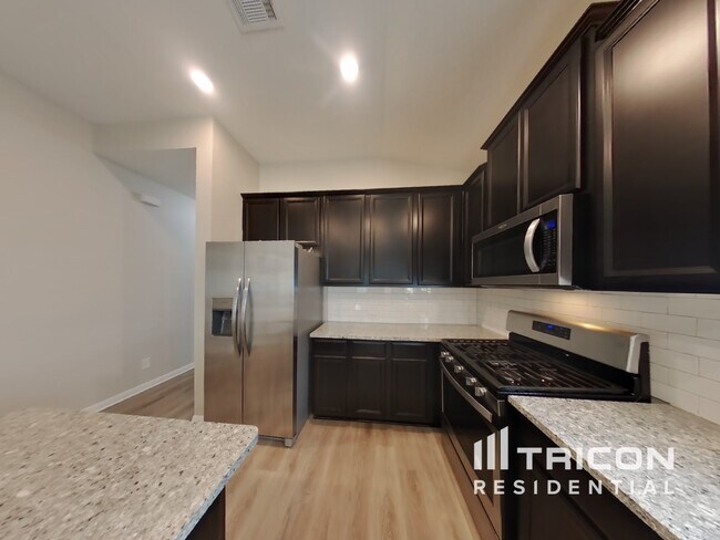 Photo - 13307 Badlands Bnd