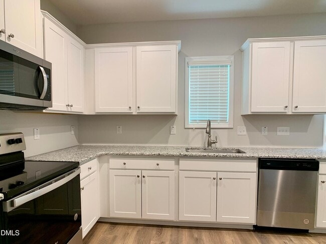 Photo - 131 Diploma Dr