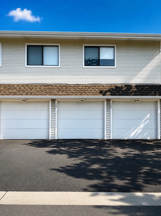 Photo - 727 Whitesail Dr