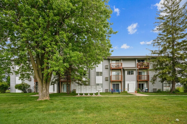 Building Photo - Lincoln Manor Apartments