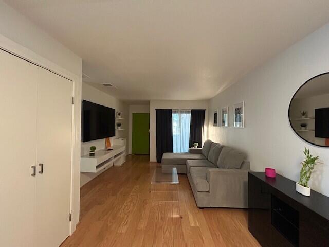 Photo - 685 N Ashurst Ct Unidad 108