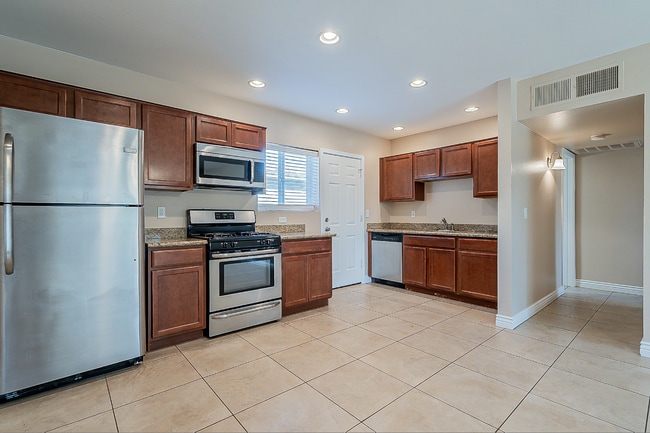 818 W Osborn Rd Unit B