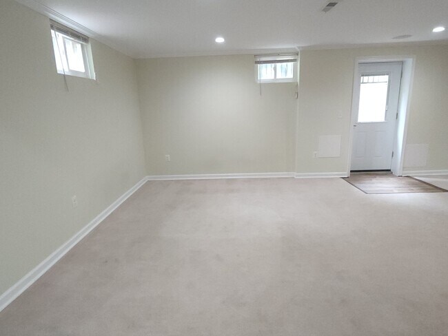 9317 Severn Ter Unidad Basement