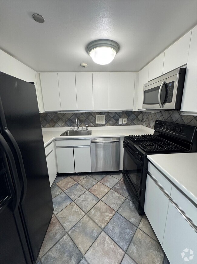 Building Photo - 23 Water Grant St Unit 4T Rental