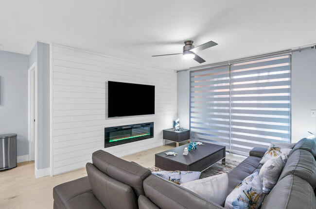 Building Photo - 140 Yacht Club Way Unit 107 Rental