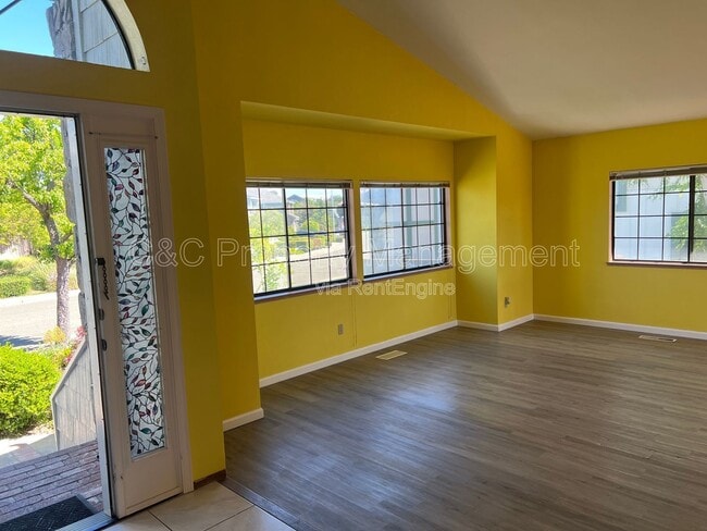 Photo - 293 Saybrook Way