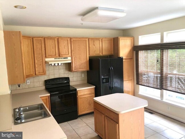 Photo - 614 Eisenhower Dr