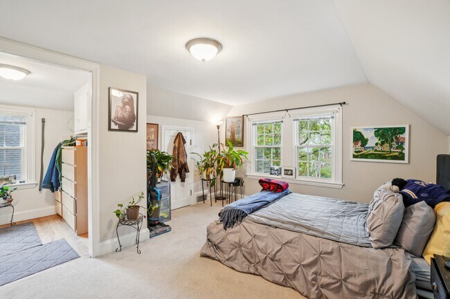 7003 Dartmouth Ave