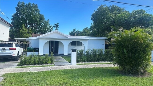 Building Photo - 4290 SW 9th St Unit B