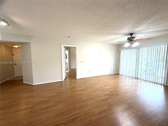 Photo - 5045 Wiles Rd Unit 201
