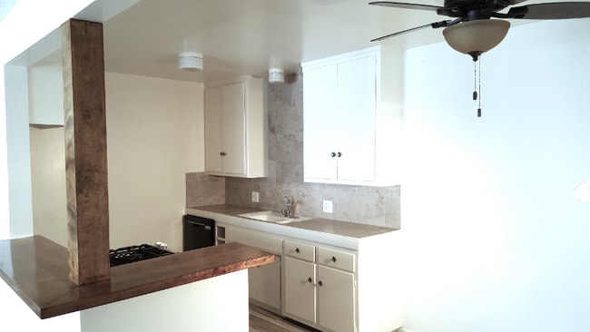 Photo - 1150 Manhattan Beach Blvd Unidad 2