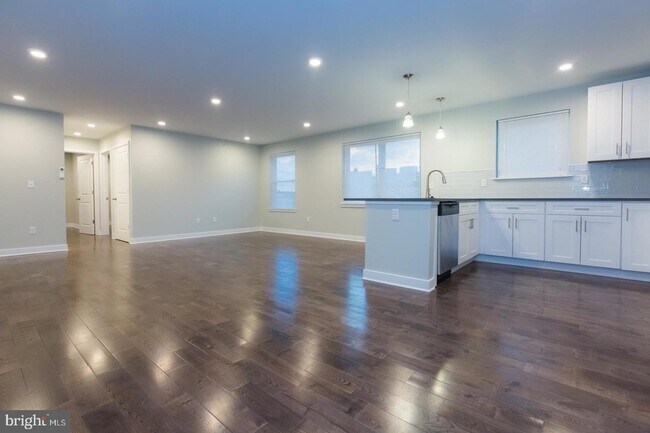 Photo - 1228-32 W College Ave Unit 5