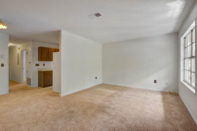 Photo - 1718 Raoul Wallenberg Blvd