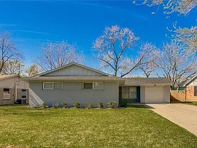 Photo - 13375 Glenside Dr