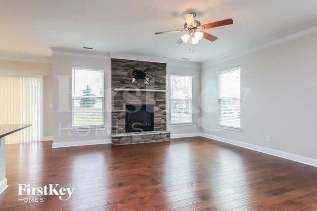 Photo - 97 Roterham Dr