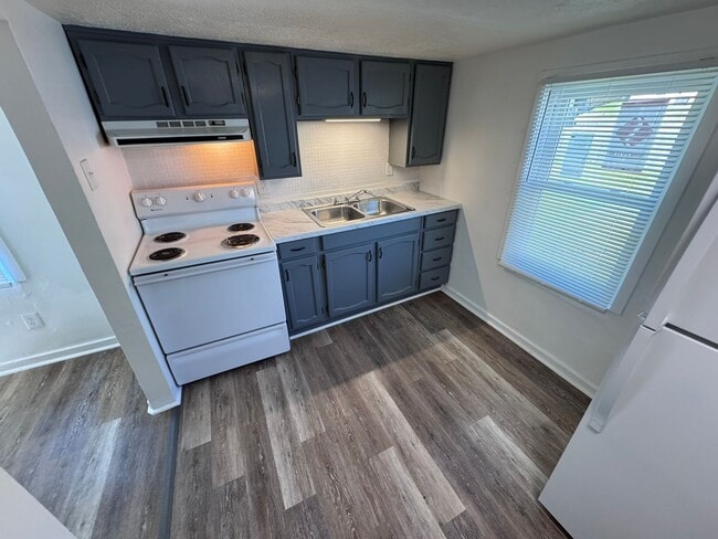Building Photo - 1827 California Ave Unit APT #2 - Front Second Floor