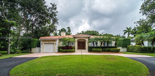 Photo - 1237 Aduana Ave