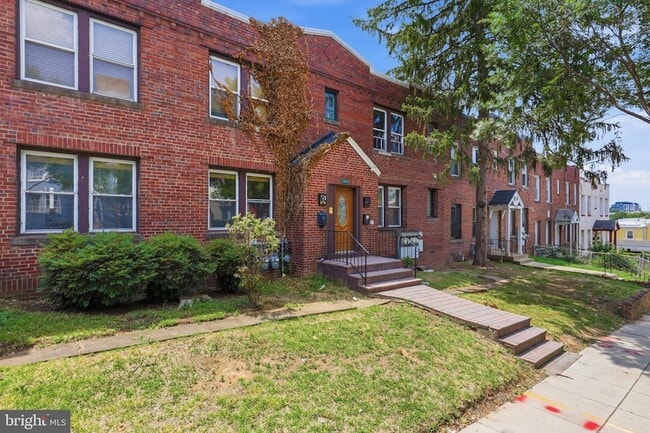 Building Photo - 1231 Penn St NE Unit 1