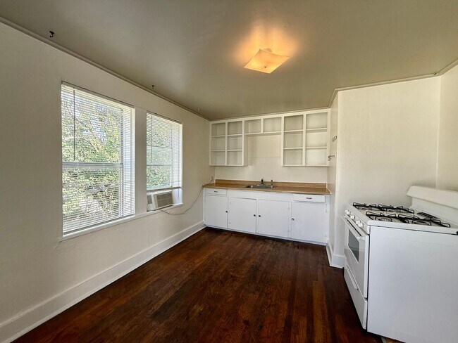 Photo - 1/1 Garage Apartment