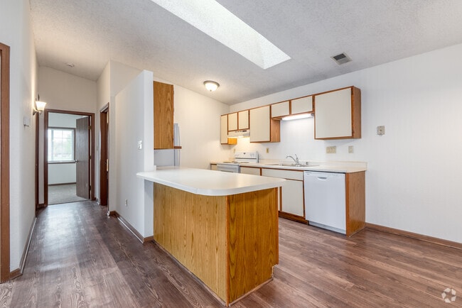 2BR, 2BA - 1,052SF - Kitchen