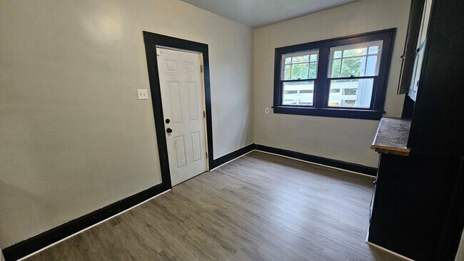 Photo - 52-56-56 Rowland Ave Unit 52