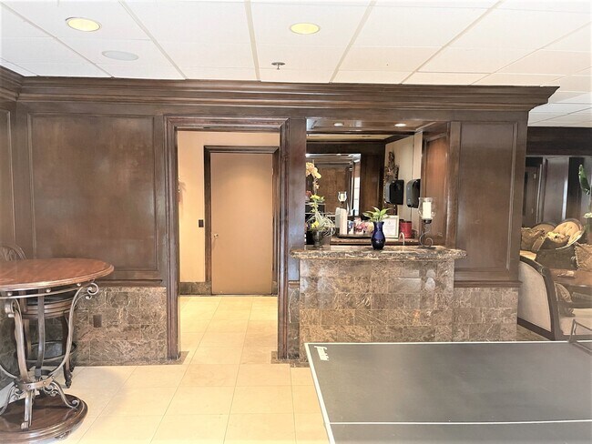 3525 Sage Rd Unit 404