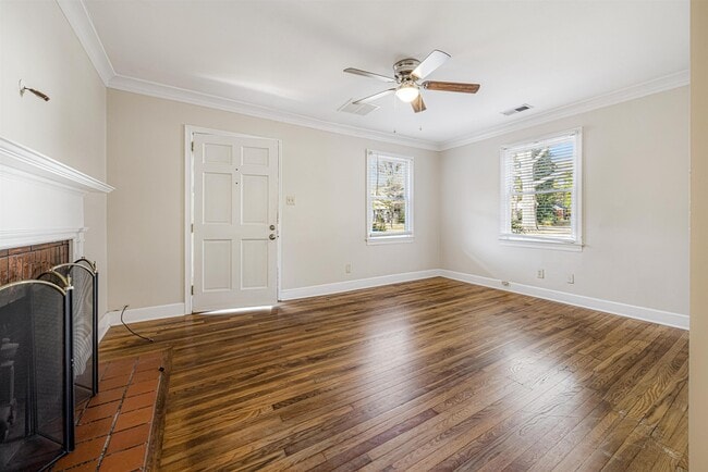 Photo - 672 Watson St