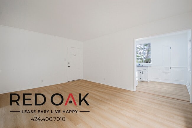 Building Photo - 1030 Menlo Ave Unit 5