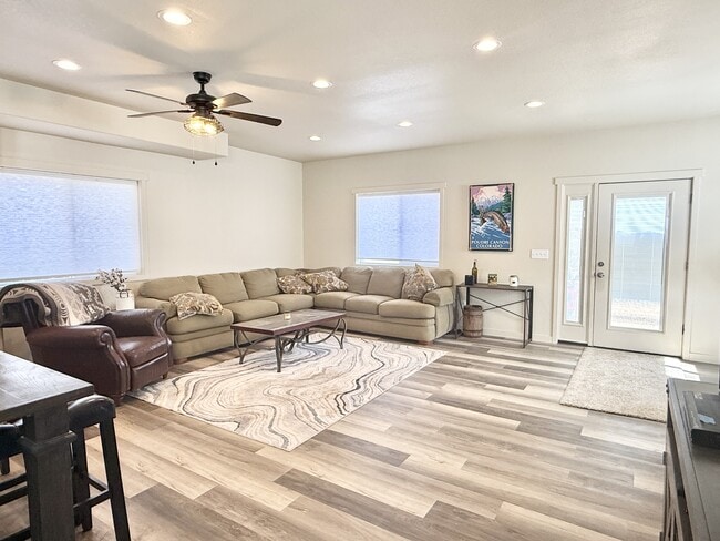 Photo - 186 W Quandary Ct