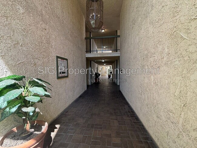 409 Burchett St Unit 104