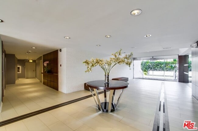 Photo - 7250 Franklin Ave Unit 1207