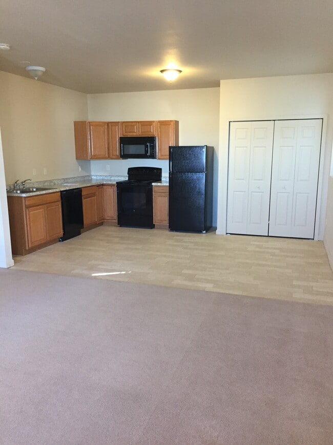 Kitchen and dining area - 3245 Cabernet Dr Unit 3245