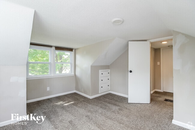 Building Photo - 5007 Halsey St Rental