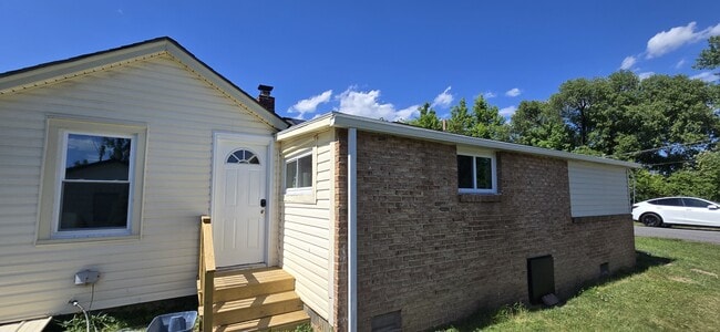 Photo - 7114 South Dr NW