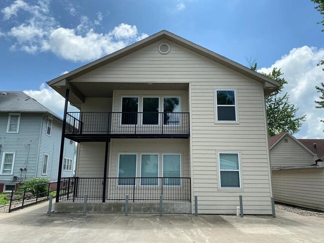 Photo - 411 E Scott St Unit 411 EAST SCOTT APT B