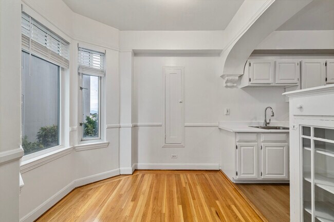 Photo - 1320-1380 Lombard