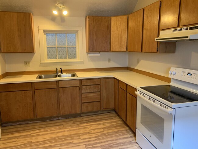 Photo - 44 S Nehalem St