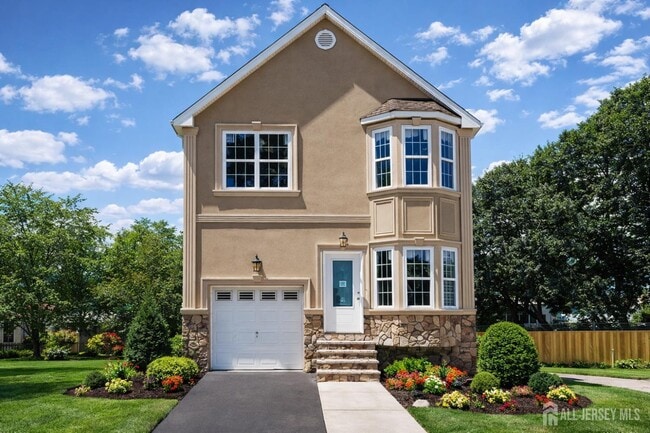 Building Photo - 57 Ray St