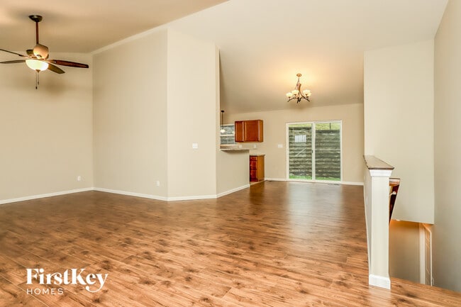 Photo - 415 Bittersweet Dr