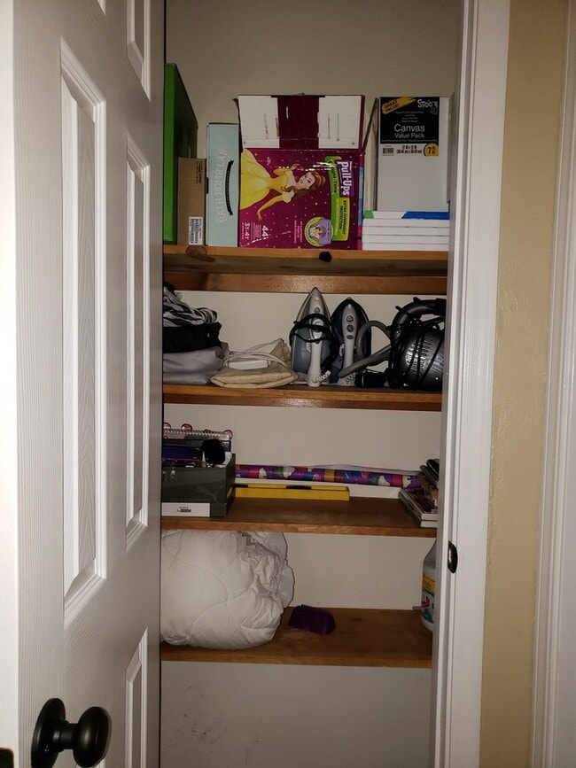 Photo - Nice 2 or 3 Bedroom, 1 Bath.
