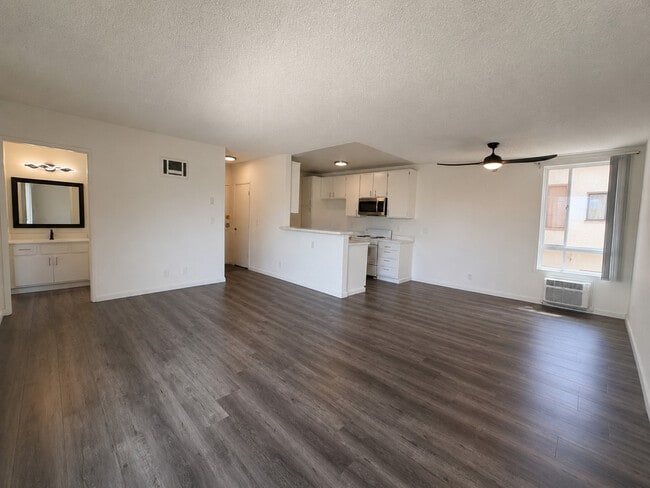 Photo - Western Serrano Ave Apartments