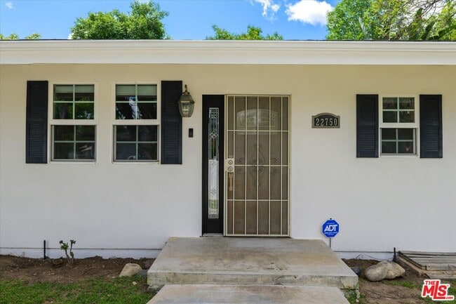 Photo - 22750 Clarendon St
