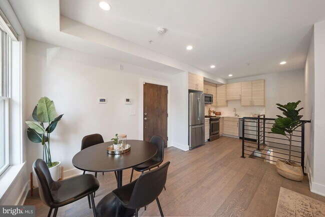 Photo - 703 Newton Pl NW