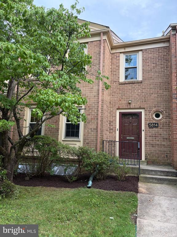 5814 Tudor Ln