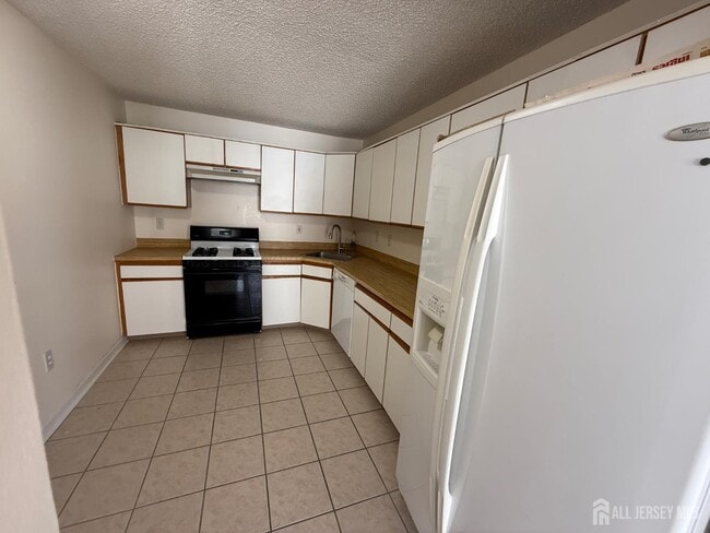Photo - 207 Darwin Ln