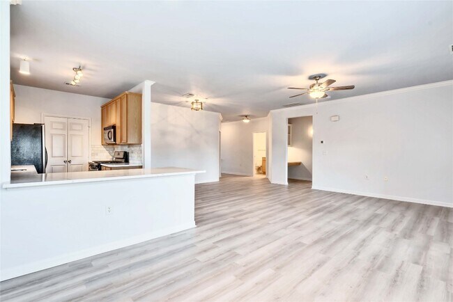 Photo - 2900 S Lakeline Blvd