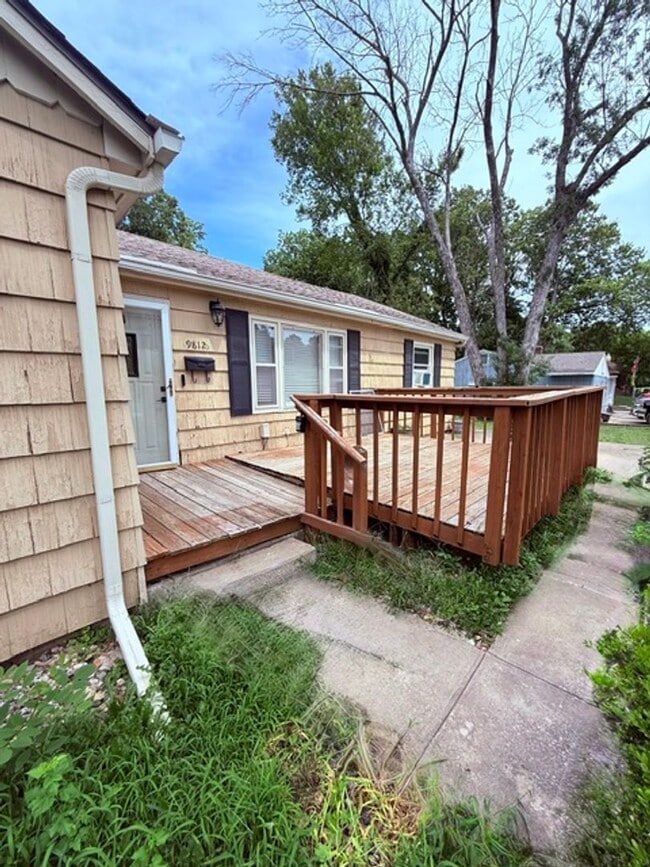 Photo - 9812 E Linwood Blvd