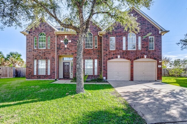 Building Photo - Discover the epitome of suburban living in...