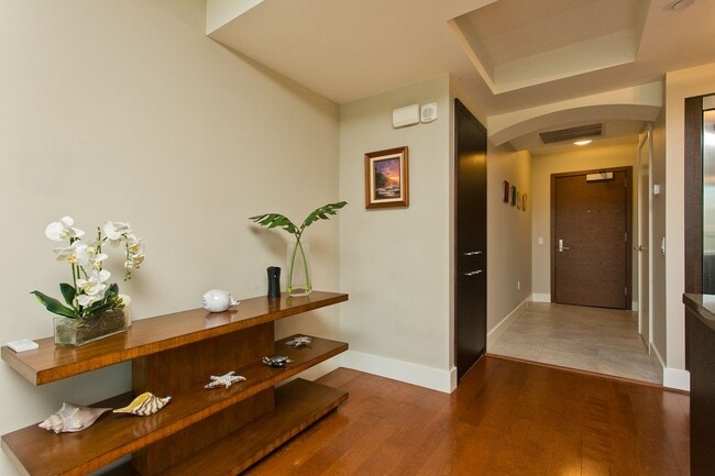 Photo - Luxury Living in Waikiki - Allure Waikiki 2 BD 2 BA 2 COVERED PARKING